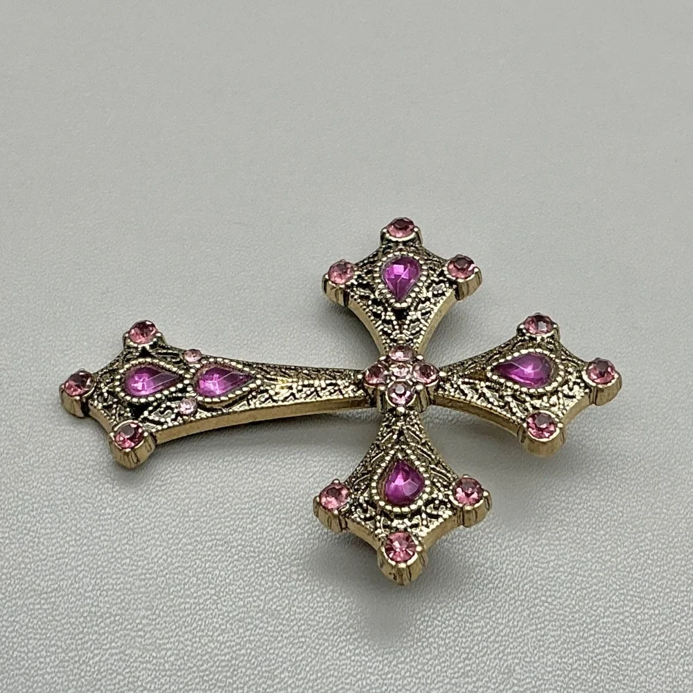 Liz Claiborne Brooch Pin Women Gold Pink Cross Rhinestone Faux Gemstone Vintage